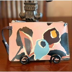 KATE SPADE - 🎉HP x 2🎉 Cameron "Paper Rose" Medium Wristlet in Saffiano Leather